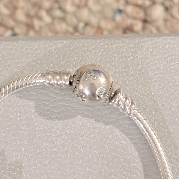 [Authentic] Pandora Disney Charm Bracelet Silver - Picture 2 of 4